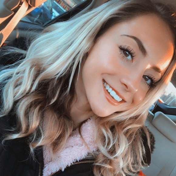 Meet your Posher, Ava - Picture 1 of 2